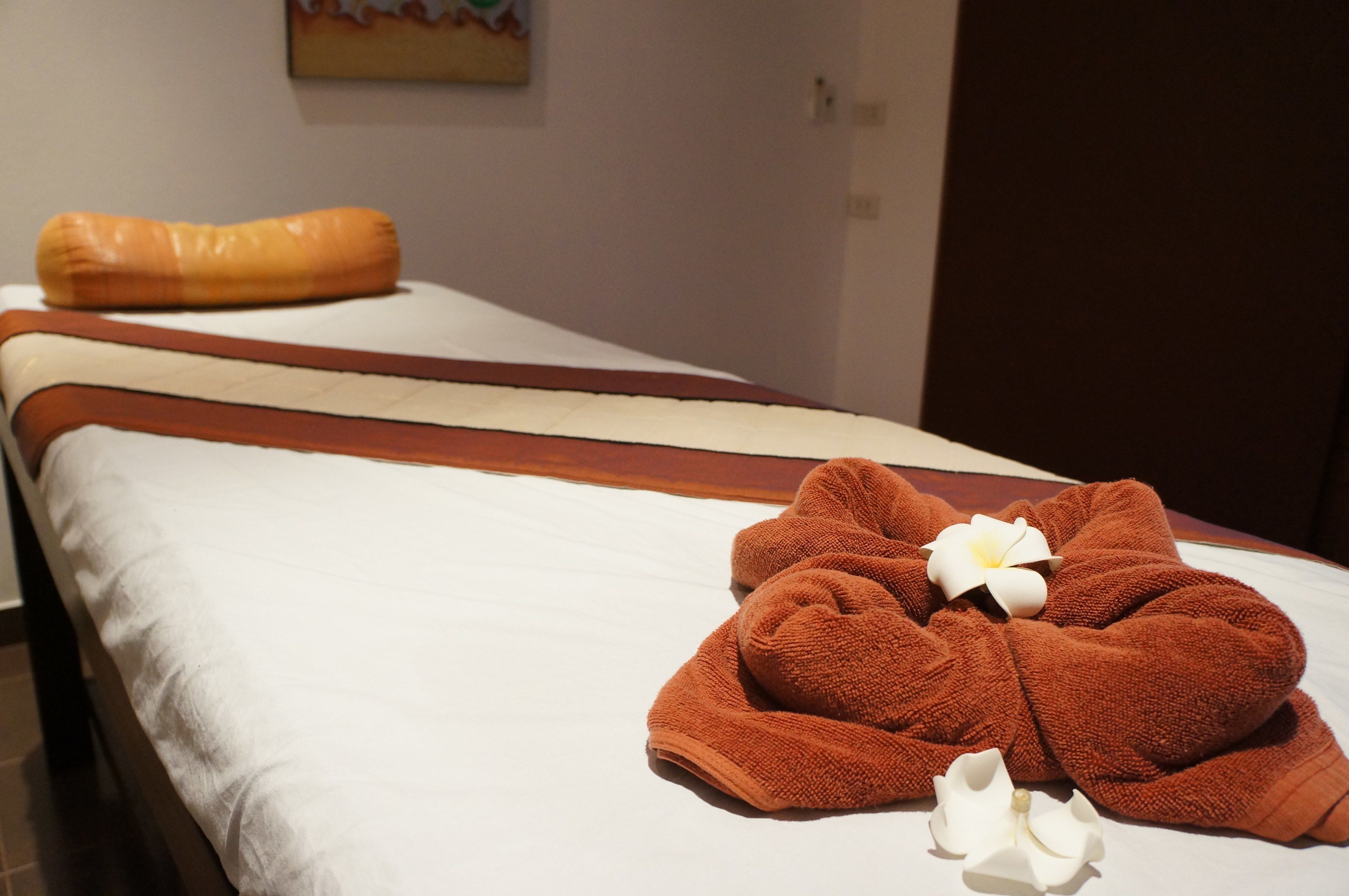 Aromatherapy, Thai massages, massage/treatment rooms