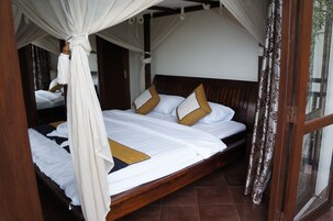 Tropicana Family Pool Villa 3 Bedrooms | Minibar, in-room safe, desk, blackout drapes