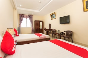 Minibar, desk, free WiFi, bed sheets - Hoa Binh Hotel (Da Nang)