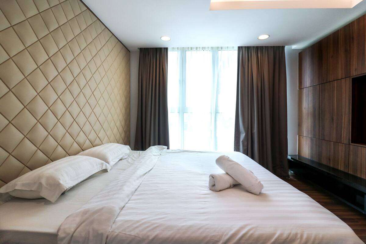 Deluxe Apartment, 2 Bedrooms | 2 bedrooms, desk, soundproofing, iron/ironing board