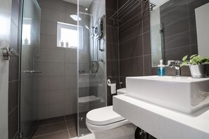 Bathroom - Victoria Home Sentrio Suites (Kuala Lumpur)