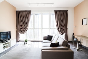 Suite – superior, 3 soverom, byutsikt | Oppholdsområde | LCD-TV