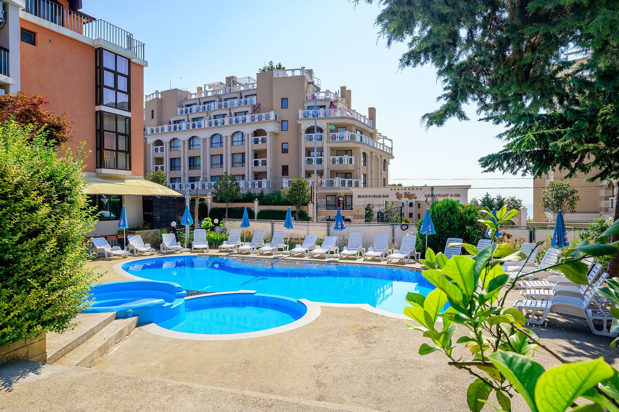 حمام سباحة