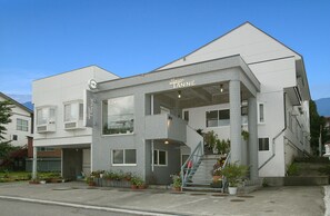 Fachada de la propiedad