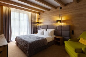 Desk, free WiFi, bed sheets - Bukovel Hotel (Bukovel)