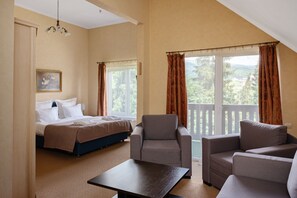 Superior Quadruple Suite (Plus) | Desk, free WiFi, bed sheets - Bukovel Hotel (Bukovel)