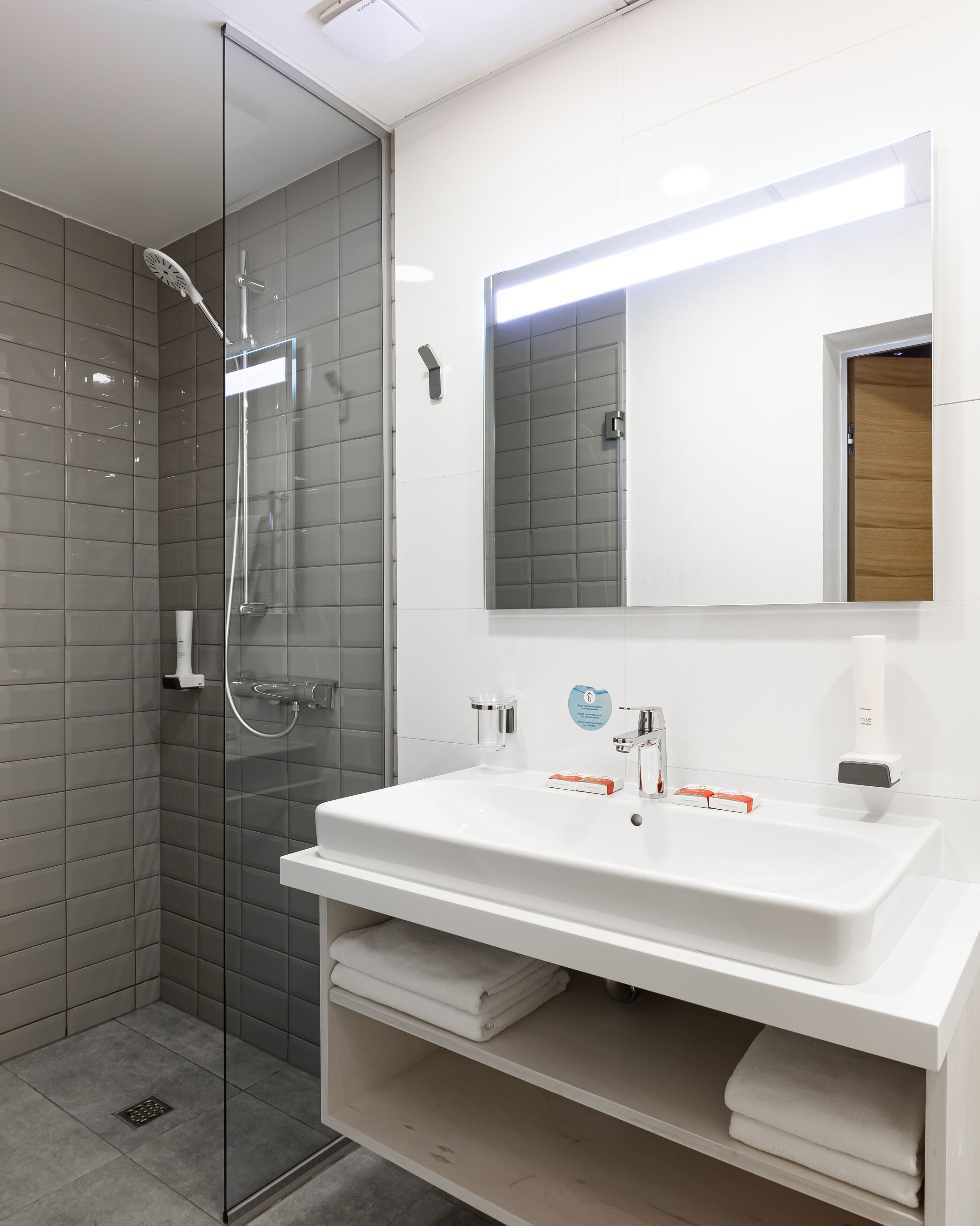 Junior-Doppel- oder -Zweibettzimmer (New) | Badezimmer | Dusche, kostenlose Toilettenartikel, Haartrockner, Hausschuhe