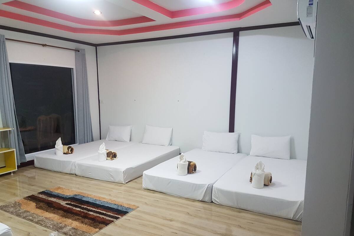 Family Room | Rollaway beds, free WiFi
