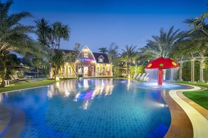 Hồ bơi ngoài trời 