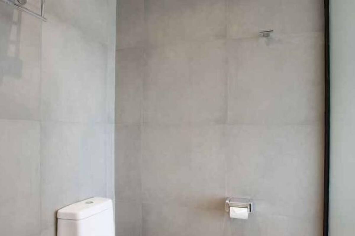 Baño | Ducha, artículos de higiene personal gratuitos y toallas