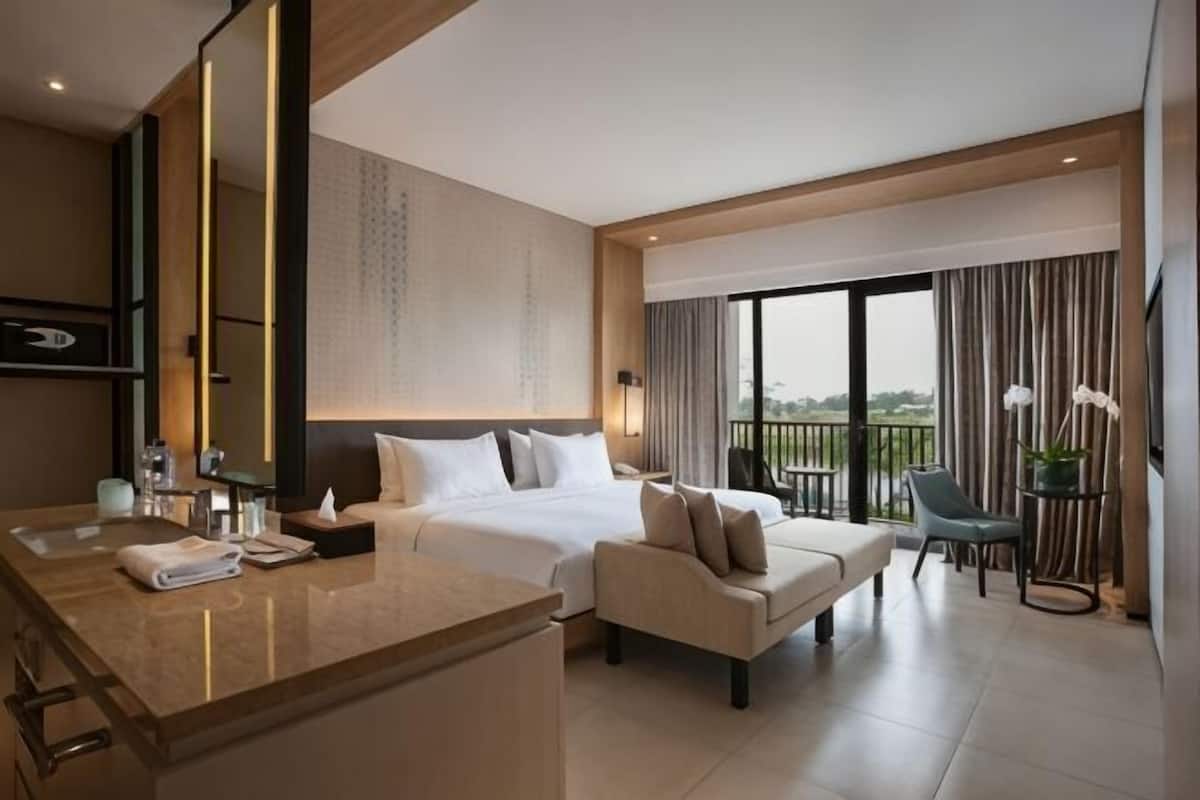 In-room safe, desk, free WiFi, bed sheets