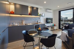 In-room dining - St Kilda by the beach (St Kilda)