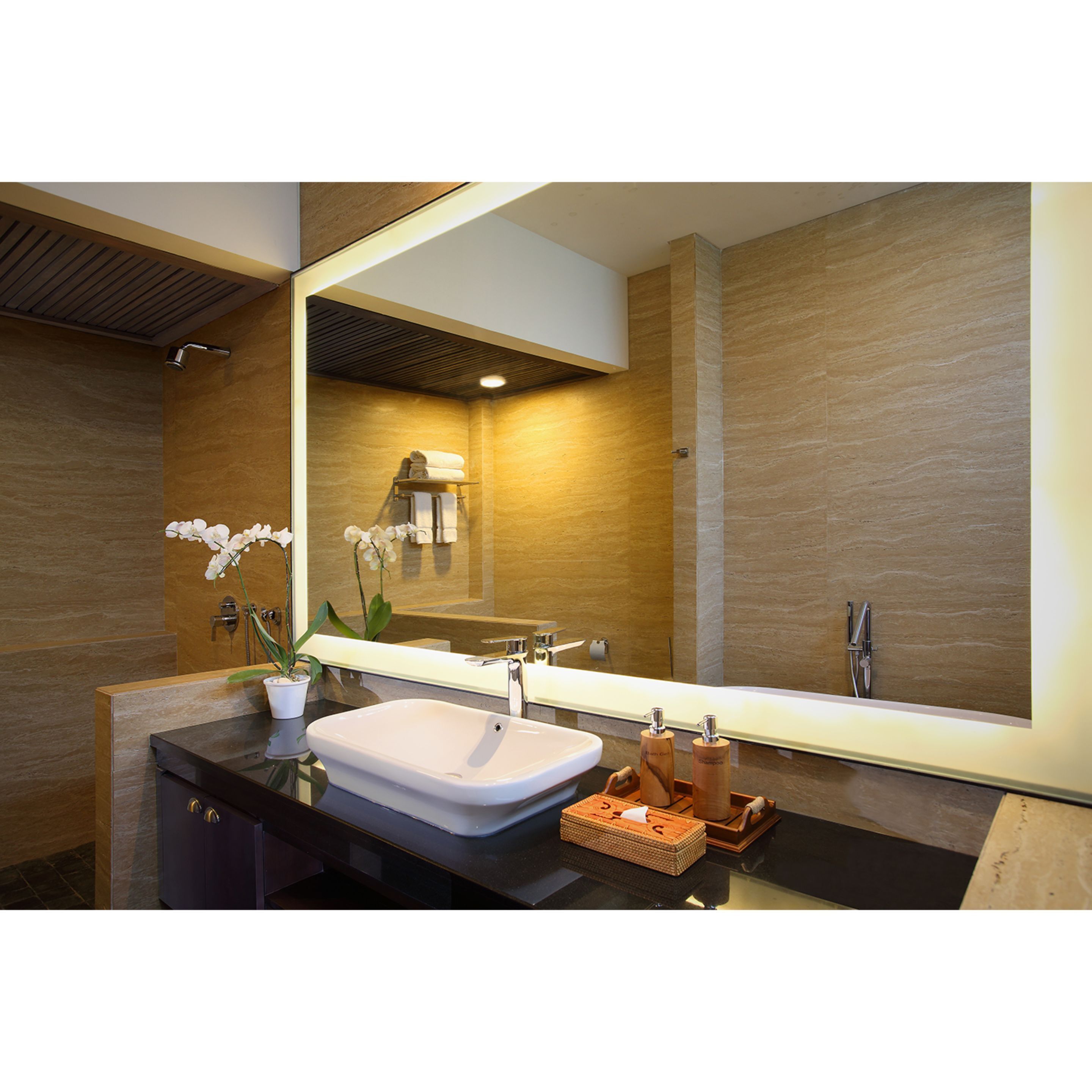 deluxe room | bathroom | free toiletries, hair dryer, bathrobes, slippers