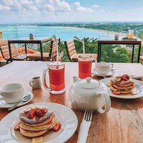 Desayuno a la carta diario (IDR 100000 por persona)