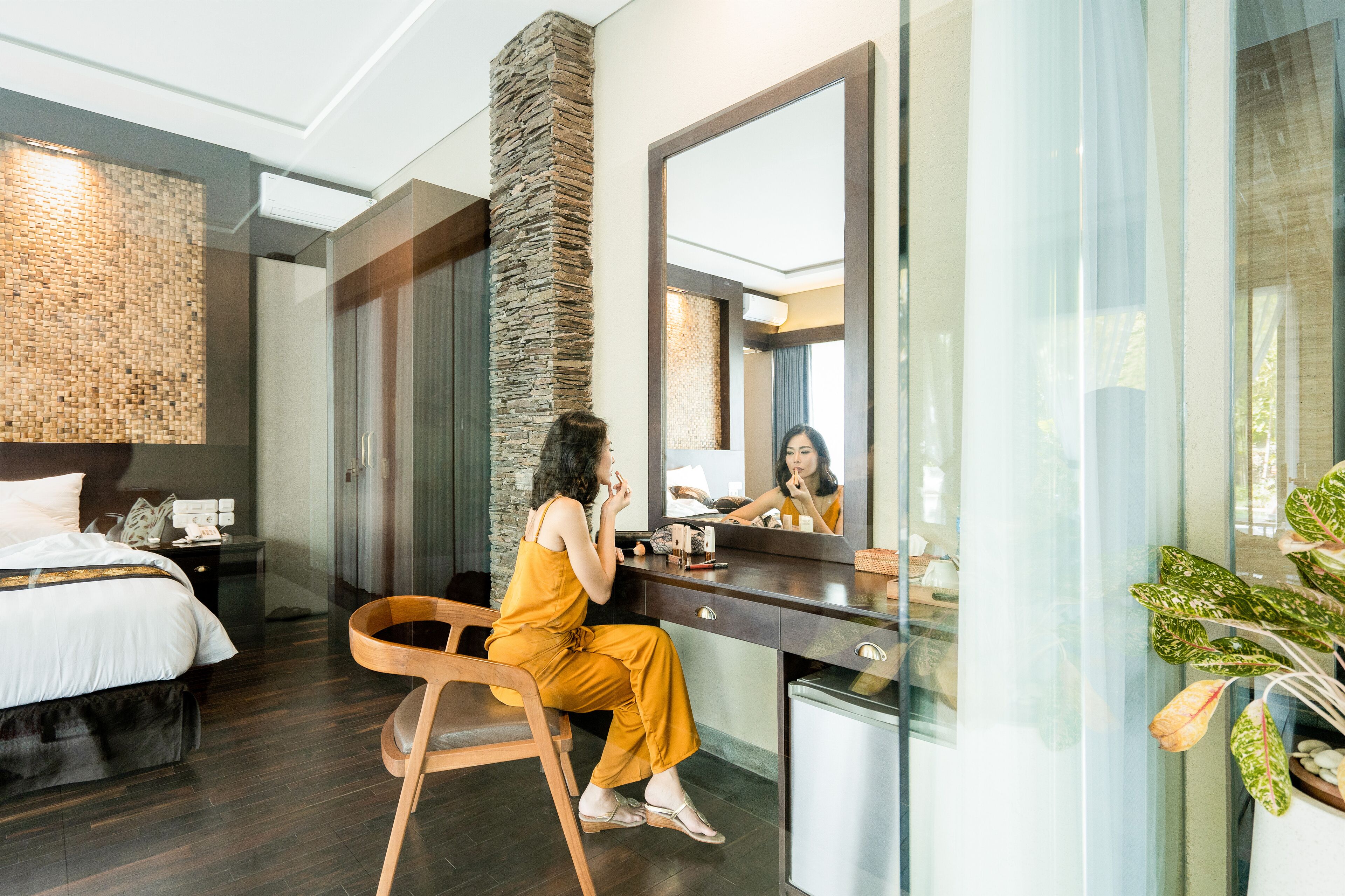 deluxe room | premium bedding, in-room safe, desk, iron/ironing board