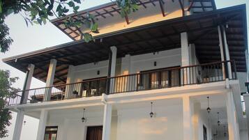 ด้านหน้าที่พัก