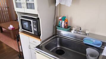 Cottage | Private kitchenette | Fridge, microwave, stovetop, electric kettle