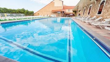 Piscina externa sazonal