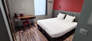 Comfort Double Room | Premium bedding, desk, laptop workspace, blackout drapes - Logis Hotel Yseria - Historical Center (Agde)