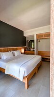 Superior Double Room, 1 King Bed, Garden View, Garden Area | Premium bedding, minibar, in-room safe, desk