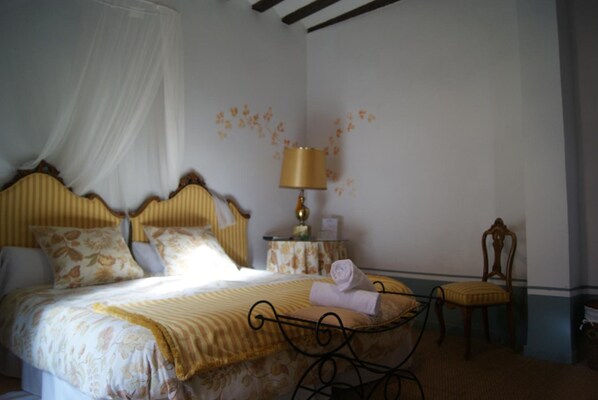 Free WiFi, bed sheets