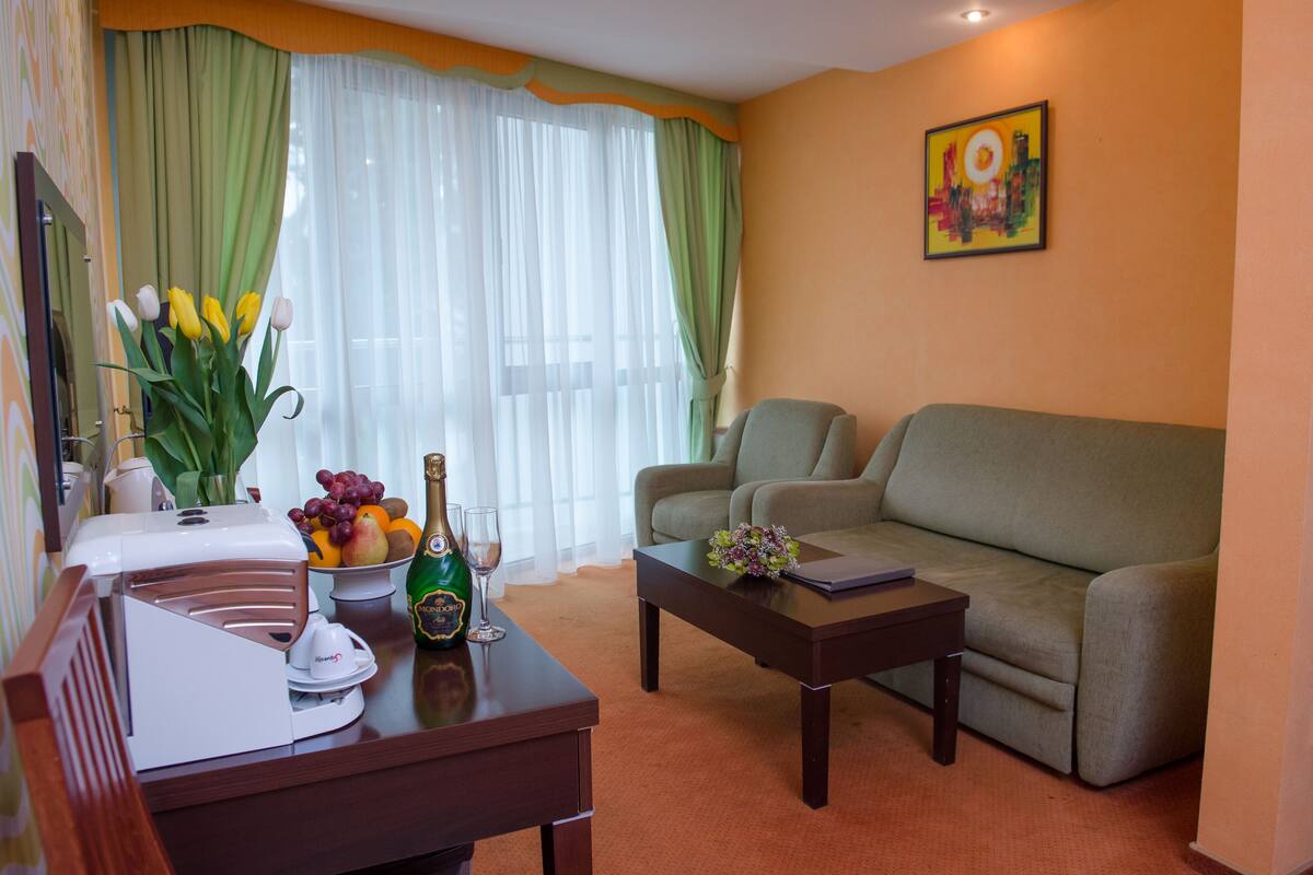 Luxury Suite, 1 Bedroom, Balcony | Living room
