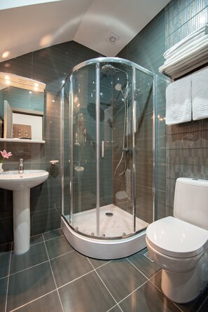 Comfort Duplex, Balcony, Sea View | Bathroom shower - Hotel Adelfiya (Sochi)