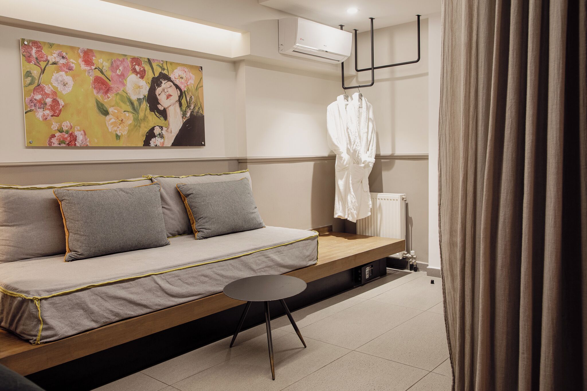 Premium bedding, in-room safe, individually decorated