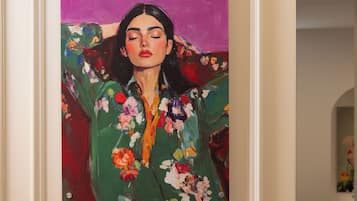 Hochwertige Bettwaren, Zimmersafe, individuell dekoriert