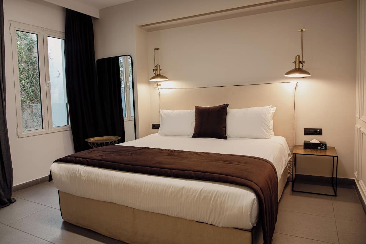 Sengetøy av topp kvalitet, safe på rommet og individuelt dekorert