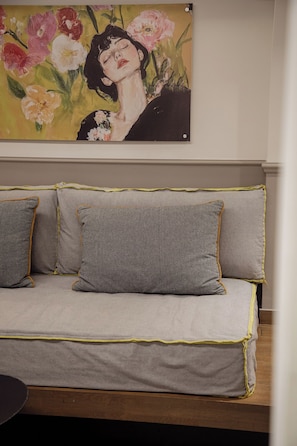 Living area - Athens Flair Suites (Athens)