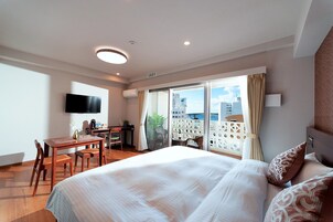 Habitación doble, 1 cama de matrimonio grande, no fumadores (Pet not allowed 10th Floor) | Ropa de cama de alta calidad, colchones viscoelásticos, escritorio