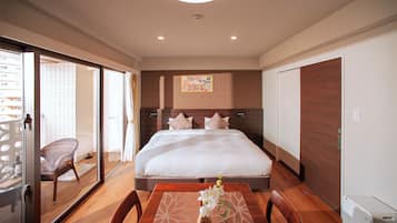 Double Room, 1 King Bed, Non Smoking, Partial Ocean View, Pet not allowed (10th Floor) | Premium bedding, memory-foam beds, desk, laptop workspace
