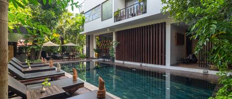 Outdoor pool, pool umbrellas, sun loungers