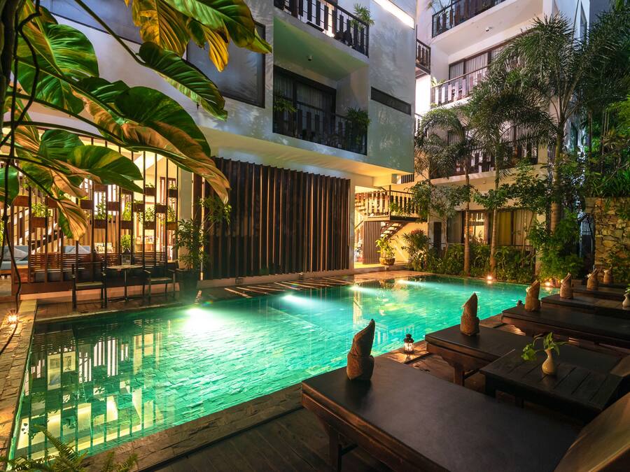 Outdoor pool, pool umbrellas, sun loungers