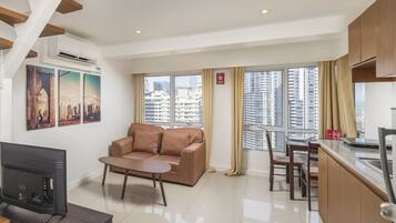 Standard Triple Room | In-room dining