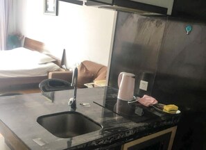 Apartamento luxo | Cozinha americana privada | Geladeira, chaleira elétrica