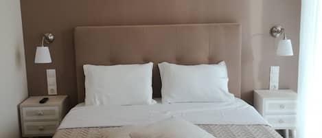 Deluxe Suite, Ocean View | Soundproofing, free WiFi, bed sheets, wheelchair access