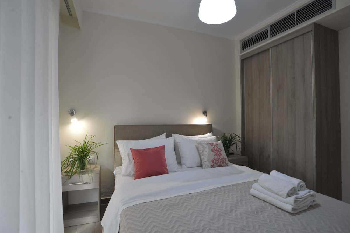 1 chambre, chambres insonorisées, Wi-Fi gratuit, draps fournis