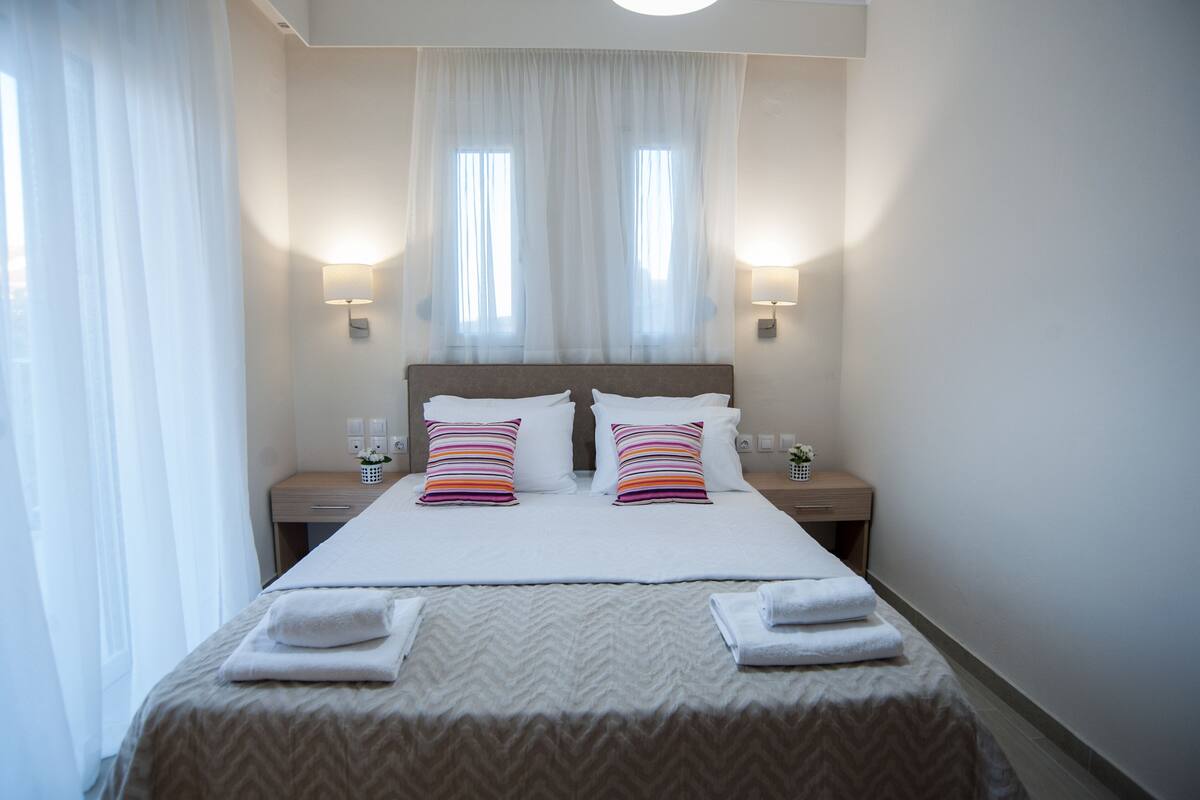 Soundproofing, WiFi (free), bed sheets