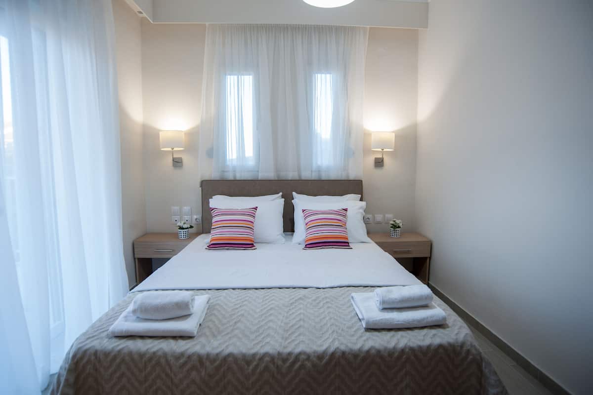 1 chambre, chambres insonorisées, Wi-Fi gratuit, draps fournis