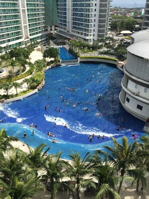 On the beach - Family Condo by IA at Azure Urban Resort Residences (Parañaque)