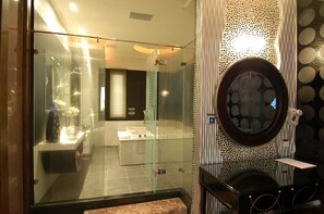 Economy Double Room, 1 Double Bed | Bathroom | Shower, rainfall showerhead, free toiletries, hair dryer - Romantic Code Motel (Tainan)