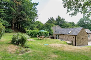 Luxury Cottage, 2 Bedrooms (Dogs Allowed) | Garden view - Robin Hood Farm B&B (Bakewell)