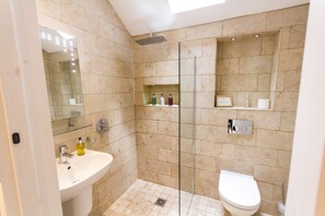 Free toiletries, hair dryer, bathrobes, towels - Robin Hood Farm B&B (Bakewell)