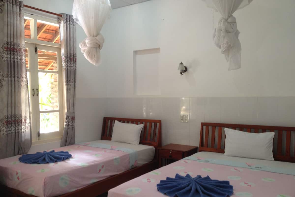 Bangalô clássico, 2 camas de solteiro | Cofres nos quartos, escrivaninha, Wi-Fi de cortesia