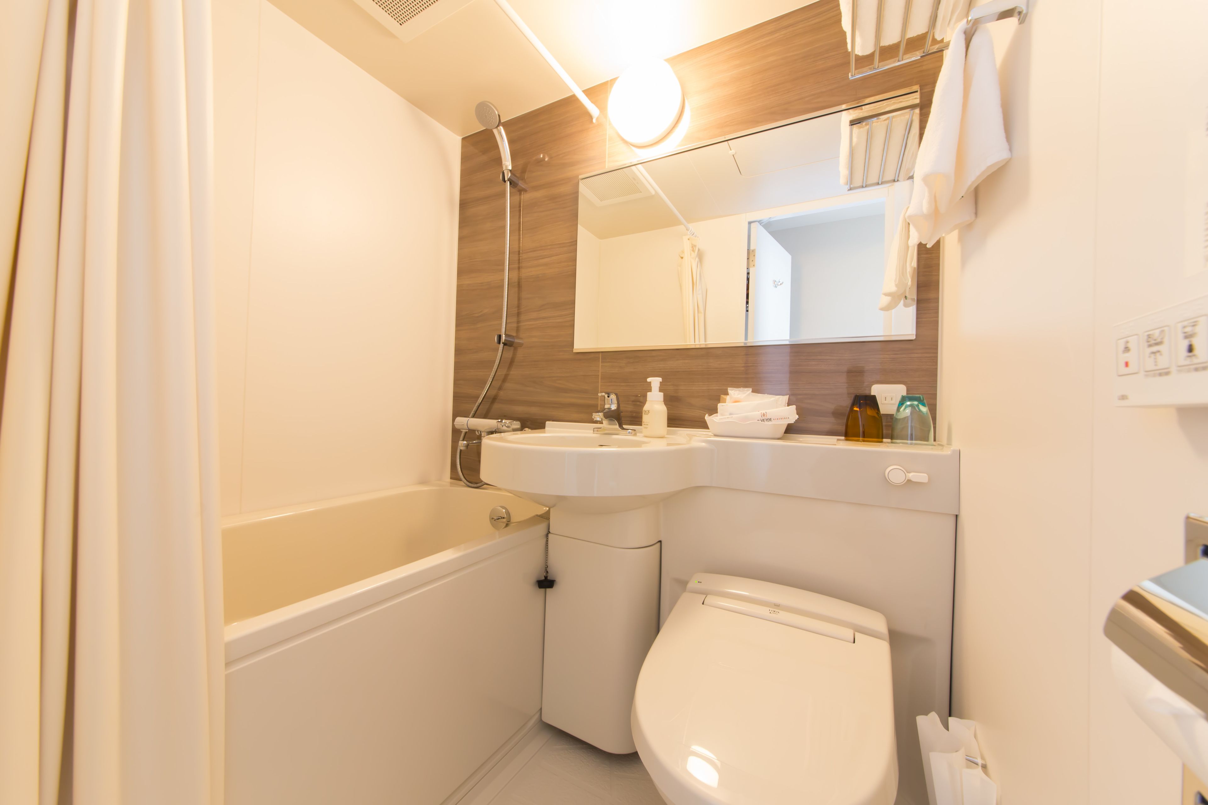 standard twin room, non smoking | bathroom amenities | free toiletries, hair dryer, slippers, electronic bidet