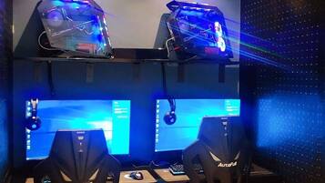 Esports Elite Twin Room | 1 bedroom, minibar, desk, blackout curtains