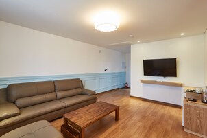 Royal Suite | Living area | Flat-screen TV, heated floors