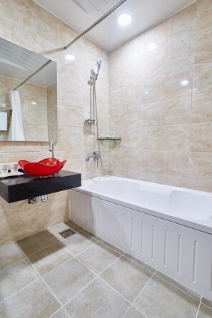 Free toiletries, hair dryer, bathrobes, slippers - Pyeongchang Hotel The Maru (Pyeongchang)